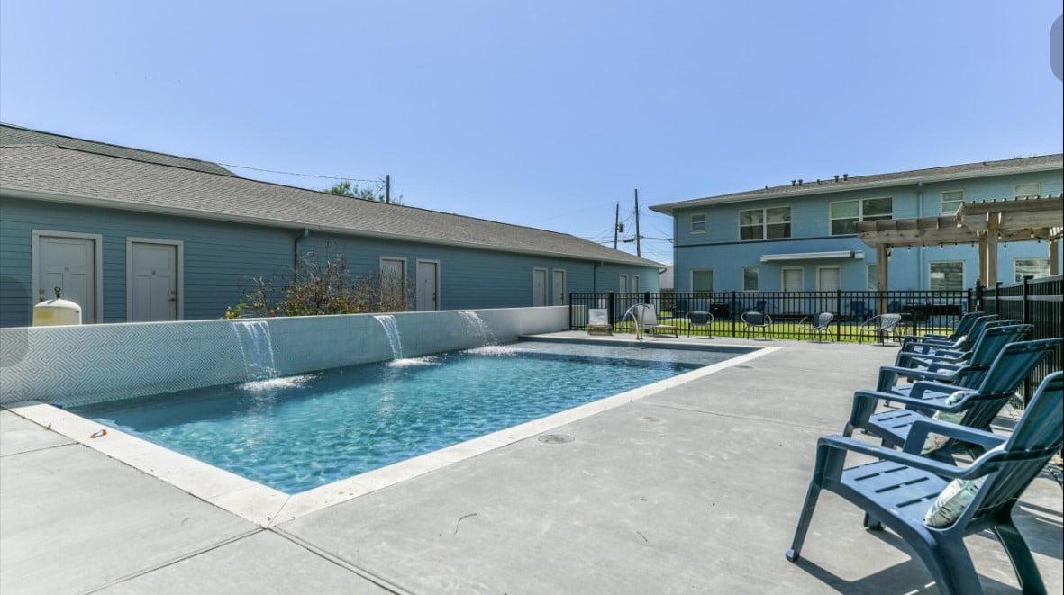 View our Galveston vacation rentals with a pool view